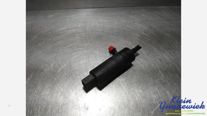 Używane Pompa spryskiwacza reflektorów Mercedes A-Klasse Cena € 20,00 Procedura marży oferowane przez Klein Gunnewiek Autodemontage & Motorentechniek