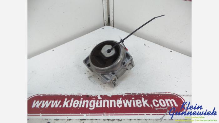 Used Engine mount Mercedes B-Klasse Price € 16,00 Margin scheme offered by Klein Gunnewiek Autodemontage & Motorentechniek