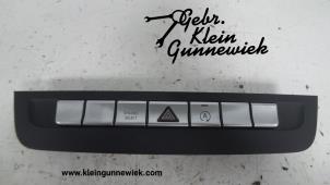 Usados Interruptor de luz de pánico Mercedes A-Klasse Precio de solicitud ofrecido por Gebr.Klein Gunnewiek Ho.BV