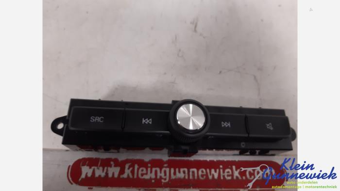 Używane Panel obslugi radia MG ZS Cena € 55,00 Procedura marży oferowane przez Klein Gunnewiek Autodemontage & Motorentechniek