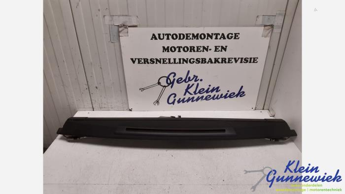 Używane Roleta tylna Mercedes E-Klasse Cena € 125,00 Procedura marży oferowane przez Klein Gunnewiek Autodemontage & Motorentechniek