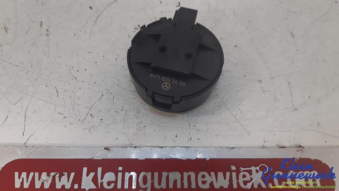 Begagnade Regnsensor Mercedes B-Klasse Pris € 24,00 Marginaltabell erbjuds av Klein Gunnewiek Autodemontage & Motorentechniek