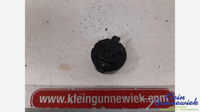 Begagnade Regnsensor Mercedes B-Klasse Pris € 24,00 Marginaltabell erbjuds av Klein Gunnewiek Autodemontage & Motorentechniek
