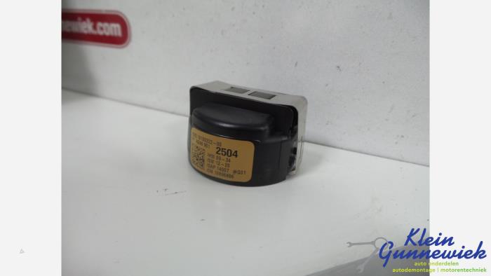 Begagnade Regnsensor Mercedes CLA Pris € 20,00 Marginaltabell erbjuds av Klein Gunnewiek Autodemontage & Motorentechniek