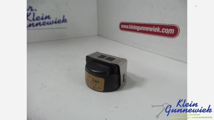 Begagnade Regnsensor Mercedes CLA Pris € 20,00 Marginaltabell erbjuds av Klein Gunnewiek Autodemontage & Motorentechniek