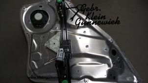 Usagé Mécanique vitre 4portes arrière droite Mercedes E-Klasse Prix sur demande proposé par Gebr.Klein Gunnewiek Ho.BV