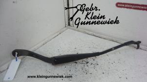 Used Front wiper arm Mercedes C-Klasse Price on request offered by Gebr.Klein Gunnewiek Ho.BV