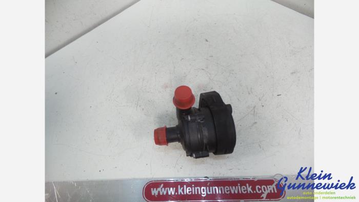 Begagnade Vattenpump Mercedes C-Klasse Pris € 22,00 Marginaltabell erbjuds av Klein Gunnewiek Autodemontage & Motorentechniek