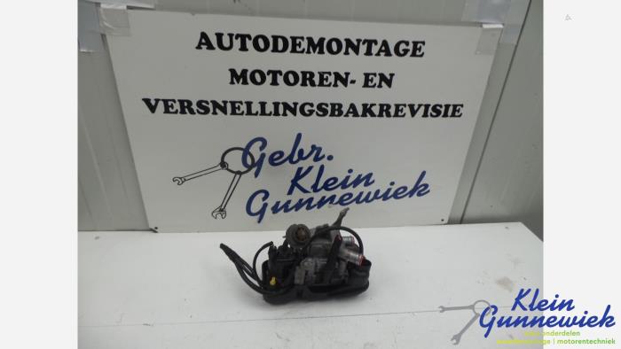 Begagnade Vattenpump Mercedes E-Klasse Pris € 40,00 Marginaltabell erbjuds av Klein Gunnewiek Autodemontage & Motorentechniek