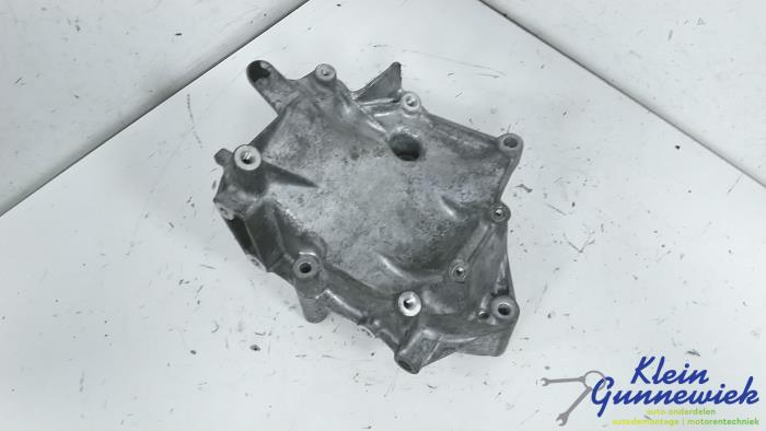 Usagé Support dynamo bas Mercedes C-Klasse Prix € 26,00 Règlement à la marge proposé par Klein Gunnewiek Autodemontage & Motorentechniek