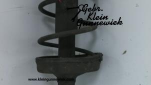 Used Front shock absorber rod, right Renault Clio Price € 35,00 Margin scheme offered by Gebr.Klein Gunnewiek Ho.BV