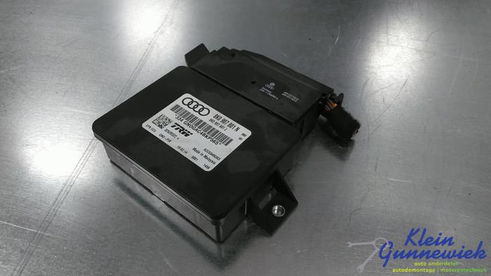 Używane Modul hamulca postojowego Audi A4 Cena € 31,00 Procedura marży oferowane przez Klein Gunnewiek Autodemontage & Motorentechniek