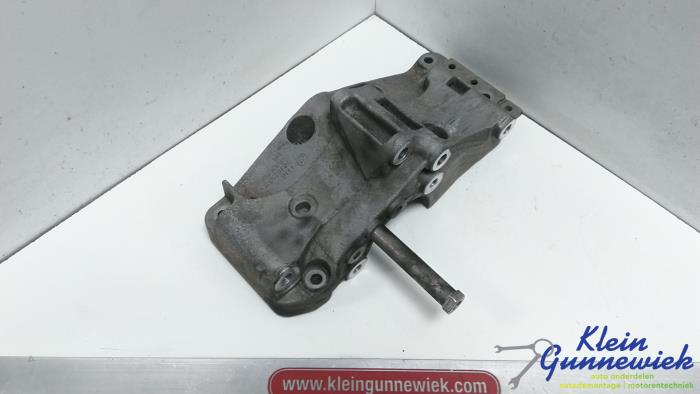 Usagé Support dynamo bas BMW 3-Série Prix € 40,00 Règlement à la marge proposé par Klein Gunnewiek Autodemontage & Motorentechniek
