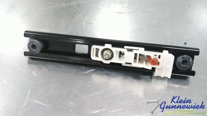 Seatbelt height adjuster