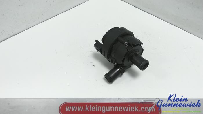 Używane Pompa wodna Renault Captur Cena € 38,00 Procedura marży oferowane przez Klein Gunnewiek Autodemontage & Motorentechniek