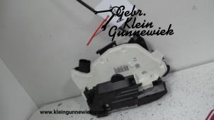Gebrauchte Türschlossmechanik 4-türig rechts hinten Volkswagen E-Up Preis € 35,00 Margenregelung angeboten von Gebr.Klein Gunnewiek Ho.BV