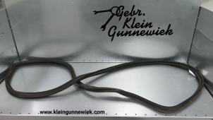 Gebrauchte Kofferraumklappe Gummi Mercedes W211 Preis € 30,00 Margenregelung angeboten von Gebr.Klein Gunnewiek Ho.BV
