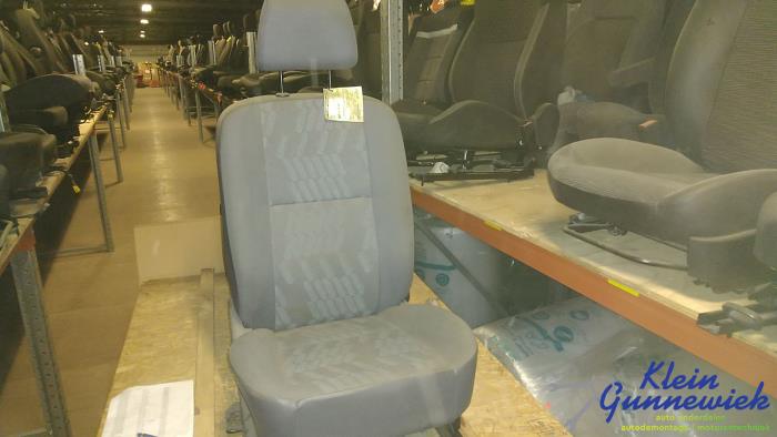 Używane Fotel prawy Ford Transit Connect Cena € 56,00 Procedura marży oferowane przez Klein Gunnewiek Autodemontage & Motorentechniek