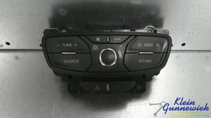 Używane Panel obslugi radia Ford Transit Cena € 113,00 Procedura marży oferowane przez Klein Gunnewiek Autodemontage & Motorentechniek