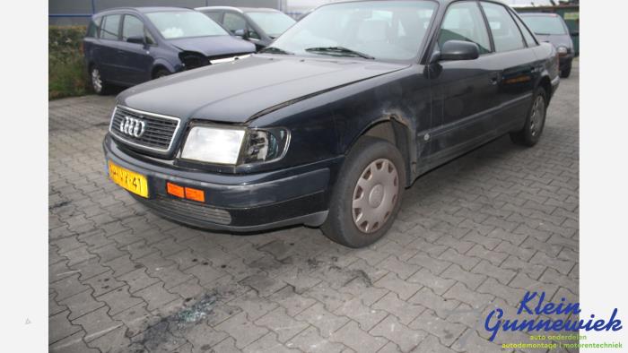 Używane Reflektor lewy Audi 100 Cena € 35,00 Procedura marży oferowane przez Klein Gunnewiek Autodemontage & Motorentechniek