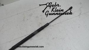Usados Amortiguador de gas de capó derecha Mercedes GLK-Klasse Precio de solicitud ofrecido por Gebr.Klein Gunnewiek Ho.BV