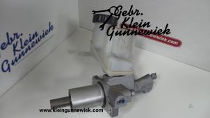 Used Master cylinder Mercedes GLK-Klasse Price € 35,00 Margin scheme offered by Gebr.Klein Gunnewiek Ho.BV