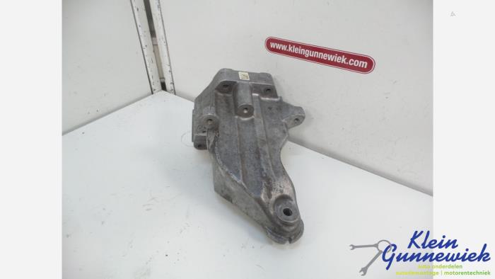 Used Engine mount Mercedes GLK-Klasse Price € 18,00 Margin scheme offered by Klein Gunnewiek Autodemontage & Motorentechniek