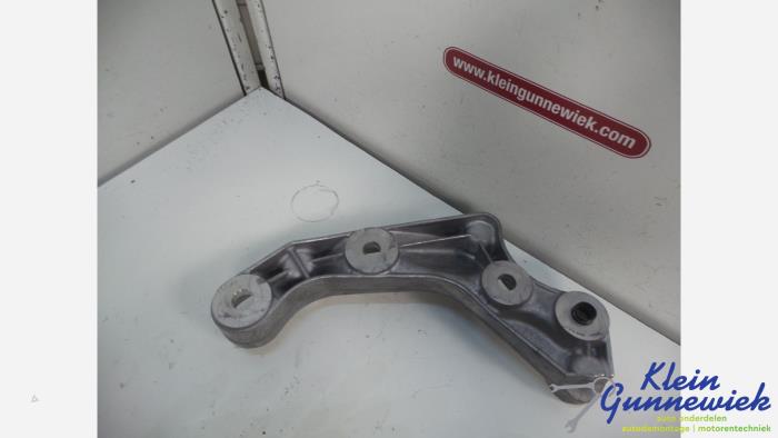 Front differential bracket