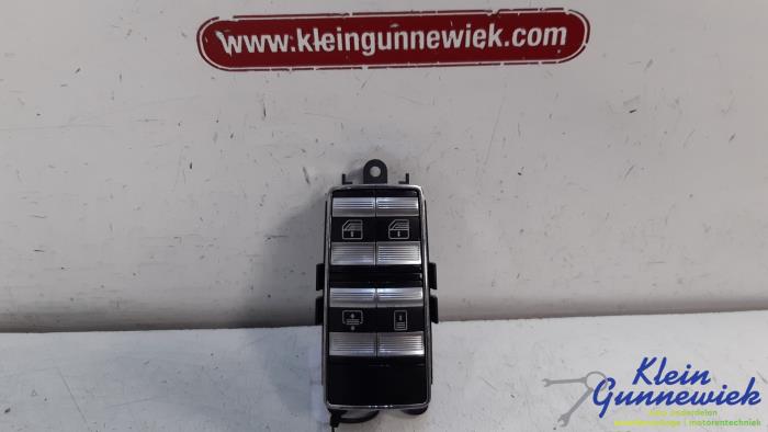 Usados Interruptor combinado de ventanillas Mercedes S-Klasse Precio € 15,00 Norma de margen ofrecido por Klein Gunnewiek Autodemontage & Motorentechniek