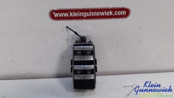 Usados Interruptor combinado de ventanillas Mercedes S-Klasse Precio € 15,00 Norma de margen ofrecido por Klein Gunnewiek Autodemontage & Motorentechniek