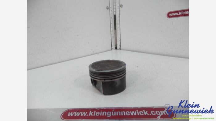 Used Piston Mercedes Sprinter Price on request offered by Klein Gunnewiek Autodemontage & Motorentechniek