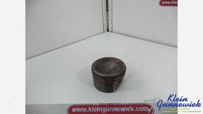 Used Piston Mercedes Sprinter Price on request offered by Klein Gunnewiek Autodemontage & Motorentechniek