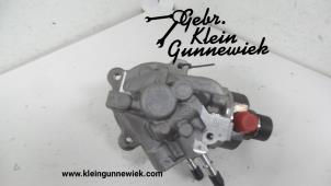Usados Bomba de gasolina mecánica Opel Crossland X Precio de solicitud ofrecido por Gebr.Klein Gunnewiek Ho.BV