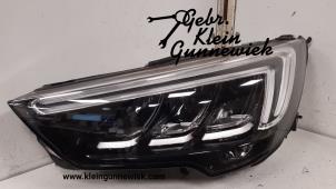 Używane Reflektor lewy Opel Crossland X Cena € 175,00 Procedura marży oferowane przez Gebr.Klein Gunnewiek Ho.BV