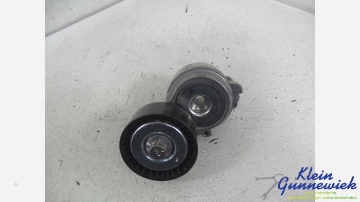Usados Rodillo tensor correa múltiple Opel Crossland X Precio € 21,00 Norma de margen ofrecido por Klein Gunnewiek Autodemontage & Motorentechniek