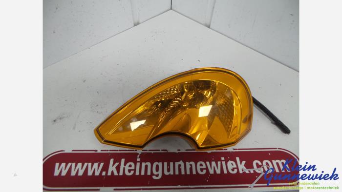 Używane Kierunkowskaz lewy Renault Modus Cena € 16,00 Procedura marży oferowane przez Klein Gunnewiek Autodemontage & Motorentechniek