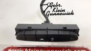 Gebrauchte Schalter Opel Insignia Preis auf Anfrage angeboten von Gebr.Klein Gunnewiek Ho.BV