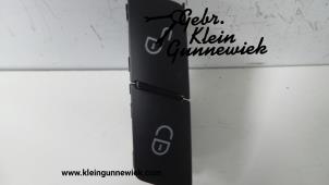 Gebrauchte Schalter Volkswagen Polo Preis € 9,50 Margenregelung angeboten von Gebr.Klein Gunnewiek Ho.BV
