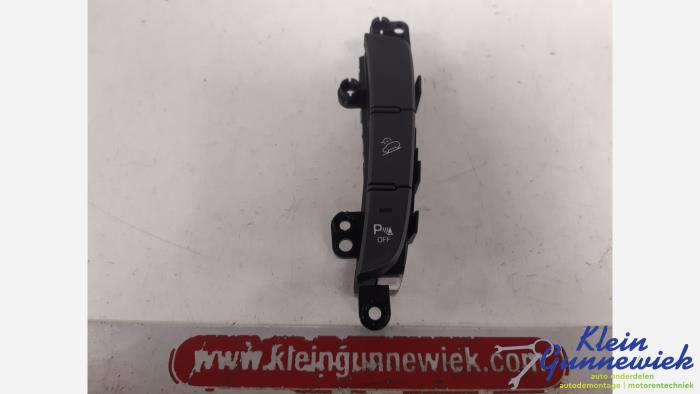 Używane Przelacznik Hyundai Kona Cena € 21,00 Procedura marży oferowane przez Klein Gunnewiek Autodemontage & Motorentechniek