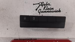 Gebrauchte Schalter Skoda Octavia Preis € 25,00 Margenregelung angeboten von Gebr.Klein Gunnewiek Ho.BV