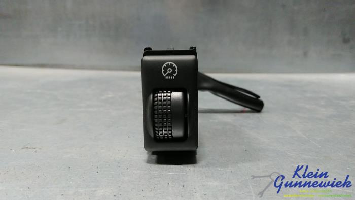 Usados Interruptor Renault Koleos Precio € 15,00 Norma de margen ofrecido por Klein Gunnewiek Autodemontage & Motorentechniek