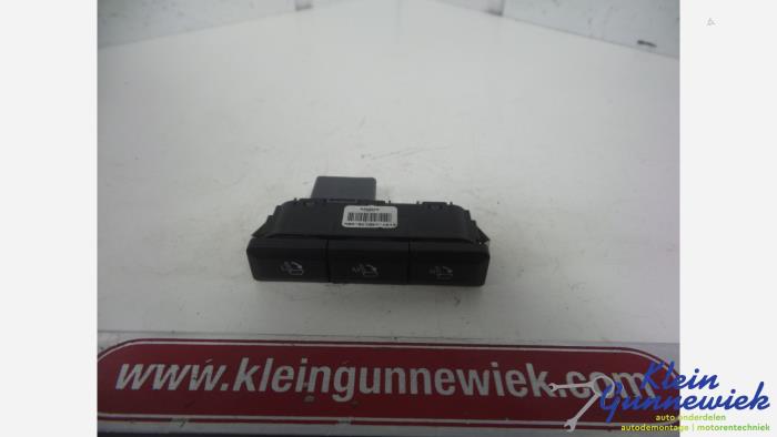 Używane Przelacznik Ford Galaxy Cena € 20,00 Procedura marży oferowane przez Klein Gunnewiek Autodemontage & Motorentechniek