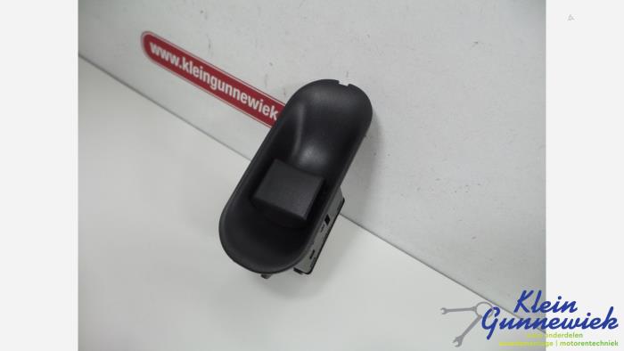 Używane Przelacznik Porsche 911 Cena € 20,00 Procedura marży oferowane przez Klein Gunnewiek Autodemontage & Motorentechniek