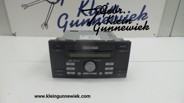 Radio CD player from a Ford Fusion 2008