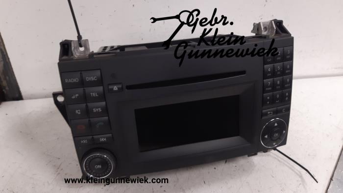 Radio CD player from a Mercedes Vito 2009