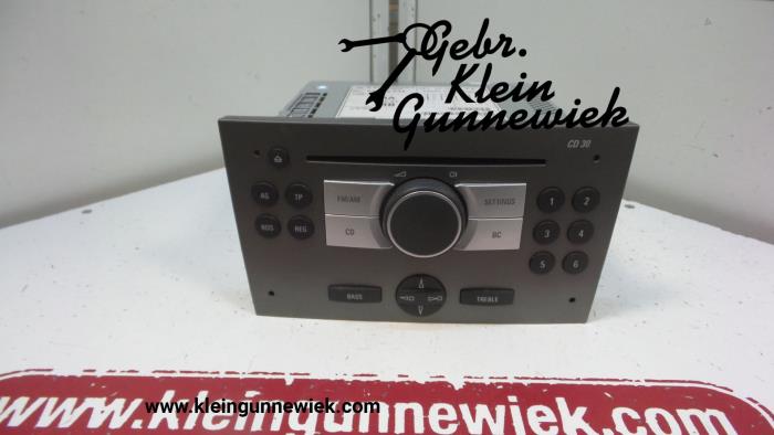 Radio CD player from a Opel Corsa 2004