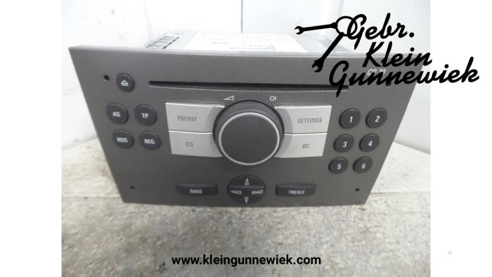 Radio CD player from a Opel Corsa 2005