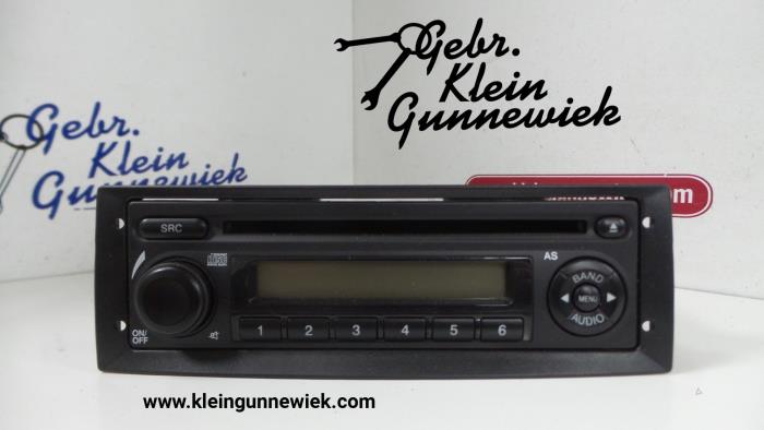 Radio CD Spieler van een Opel Combo 2018