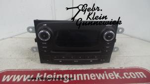 Usagé Radio/Lecteur CD Opel Vivaro Prix € 200,00 Règlement à la marge proposé par Gebr.Klein Gunnewiek Ho.BV
