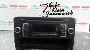 Usagé Radio/Lecteur CD Volkswagen Polo Prix € 75,00 Règlement à la marge proposé par Gebr.Klein Gunnewiek Ho.BV